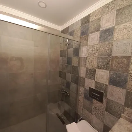 Chloe Hotel