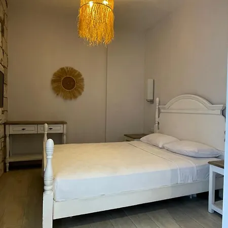 Chloe Hotel