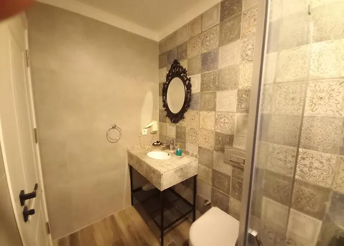 Chloe Hotel
