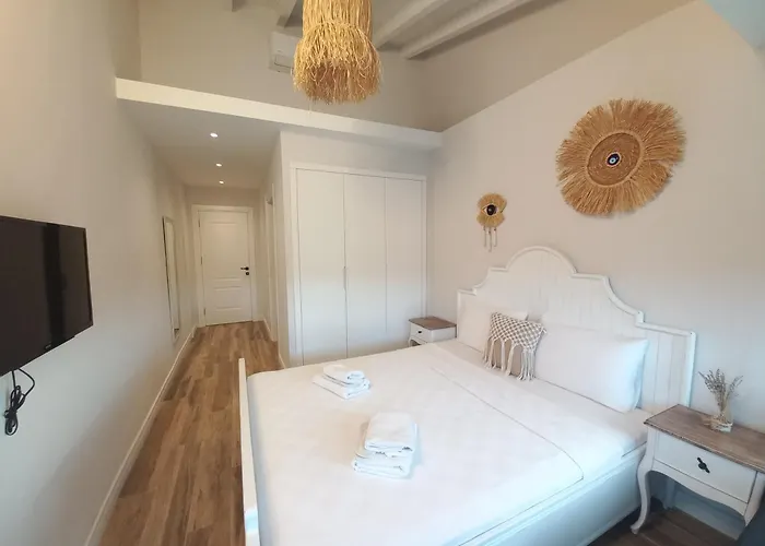 Chloe Hotel