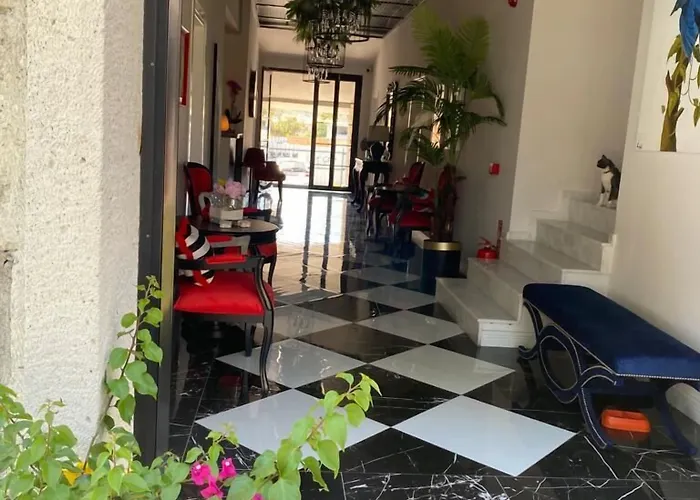 Chloe Hotel